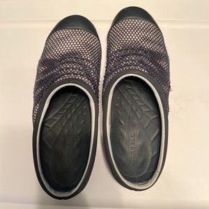 Ladies Merrell slippers